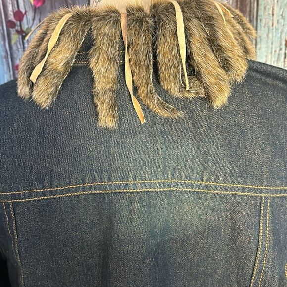 Moka denim jacket NWT, size medium, faux fur and sueded fringe trim - Picture 11 of 16